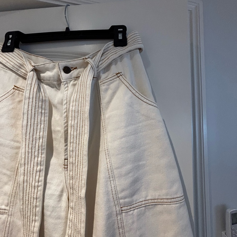 Farm Rio
Belted Wide-Leg Twill Pants - Picture 9 of 14